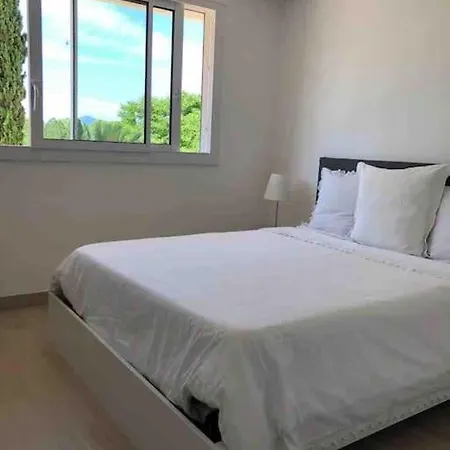 In Tropez, Swimming Pool And Parking Appartement
