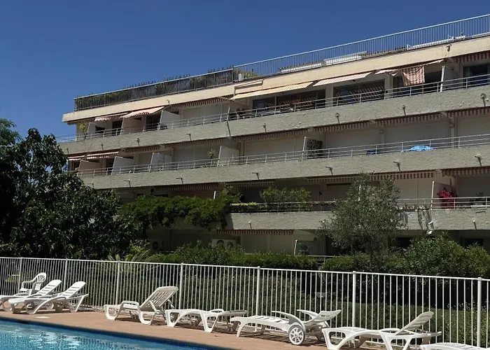 In Tropez, Swimming Pool And Parking * Сен-Тропе